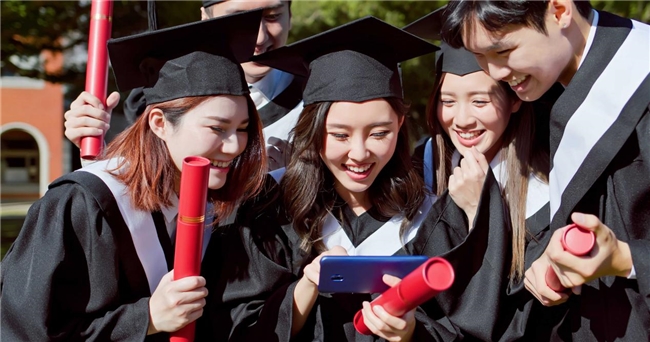 复旦大学最新《报告》：AI浪潮下，80%家长陷入子女失业焦虑，如何破局？